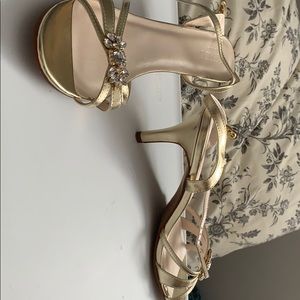 David’s Bridal Gold Shoes Size 11